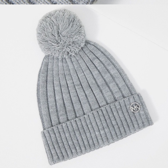 NEW Michael Kors Beanie with Pom - Picture 4 of 4